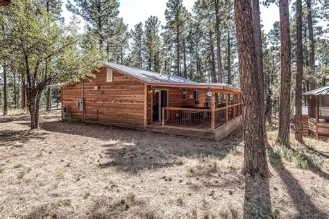 cabins ruidoso This authentic riverside cabin is one of Ruidoso's favorite getaways! Located on the Ruidoso river, tucked away on a quaint country road right behind Midtown! Be sure to also enjoy the large river rocks including the one in the bathroom